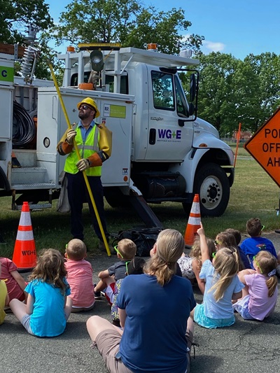 Westfield Gas and Elec worker with kids
