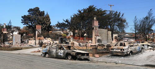 San Bruno explosion devastation A home and two parked cars are nearly burnt to ash in aftermath of gas pipeline explosion in San Bruno in 2010