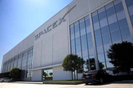 Outside image of SpaceX building in Hawthorne CA